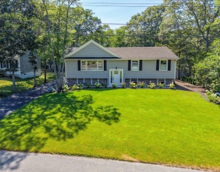 11 Madeline Rd, Falmouth, Massachusetts, 3 Bedrooms Bedrooms, 6 Rooms Rooms,3 BathroomsBathrooms,Residential,For Sale,Madeline Rd,73553774