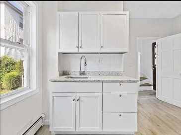 77 Weetamoe St, Fall River, Massachusetts, 1 Bedroom Bedrooms, 4 Rooms Rooms,1 BathroomBathrooms,Residential Lease,For Rent,Weetamoe St,73553838