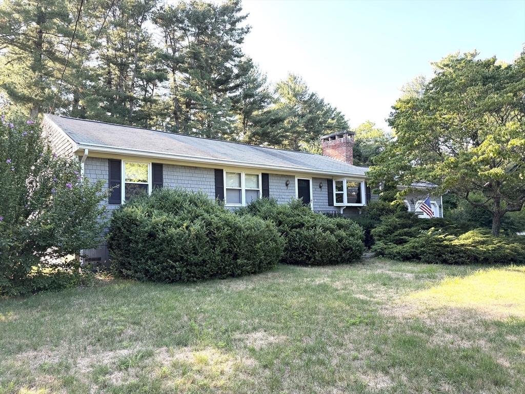 3 Bittersweet Dr, Seekonk, Massachusetts, 3 Bedrooms Bedrooms, 6 Rooms Rooms,2 BathroomsBathrooms,Residential,For Sale,Bittersweet Dr,73553724