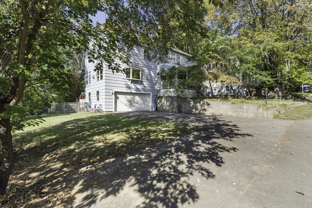 59 Norval Ave, Stoneham, Massachusetts, 4 Bedrooms Bedrooms, 9 Rooms Rooms,3 BathroomsBathrooms,Residential,For Sale,Norval Ave,73553900