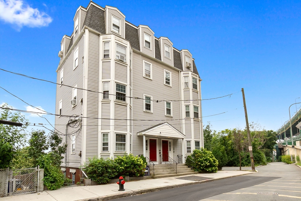 23 Chestnut St, Chelsea, Massachusetts, 2 Bedrooms Bedrooms, 5 Rooms Rooms,1 BathroomBathrooms,Residential,For Sale,Chestnut St,73553902