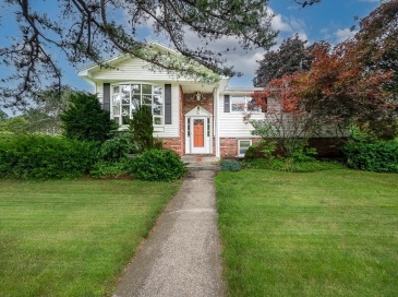 36 Roman Dr, Shrewsbury, Massachusetts, 3 Bedrooms Bedrooms, 8 Rooms Rooms,2 BathroomsBathrooms,Residential,For Sale,Roman Dr,73553639