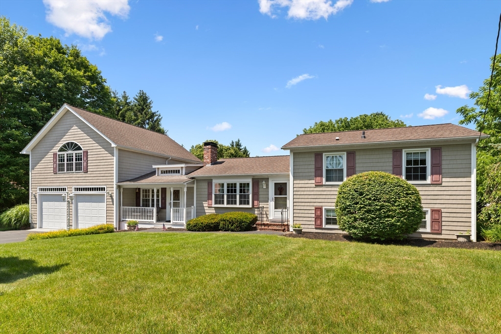 51 Point St, Berkley, Massachusetts, 3 Bedrooms Bedrooms, 9 Rooms Rooms,3.5 BathroomsBathrooms,Residential,For Sale,Point St,73553964