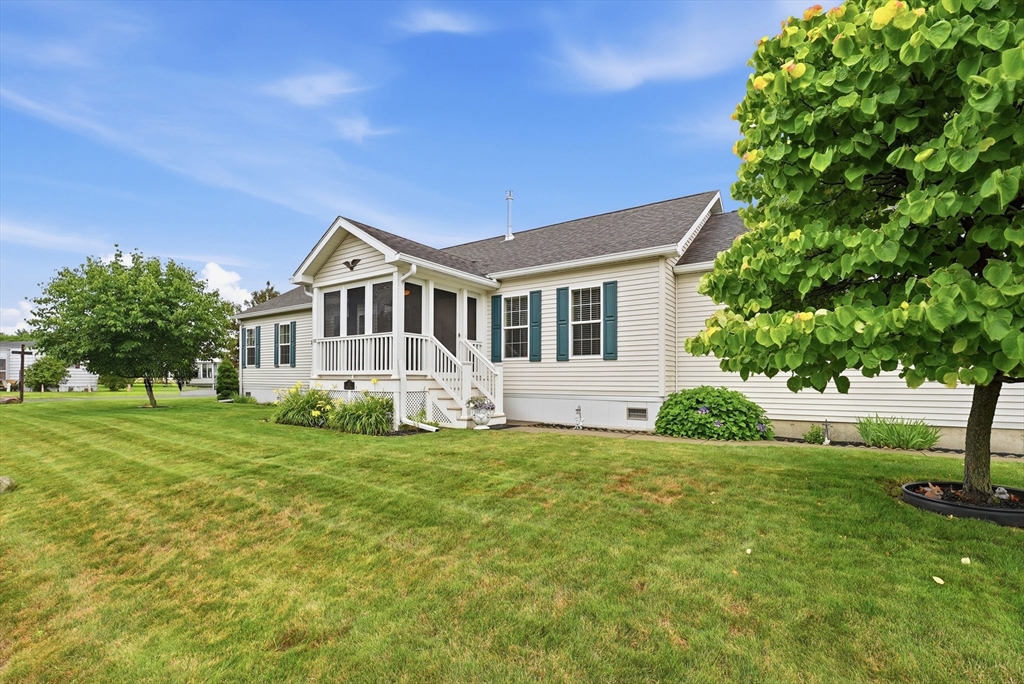 11 Carol Circle, Westfield, Massachusetts, 3 Bedrooms Bedrooms, 6 Rooms Rooms,2 BathroomsBathrooms,Residential,For Sale,Carol Circle,73553992