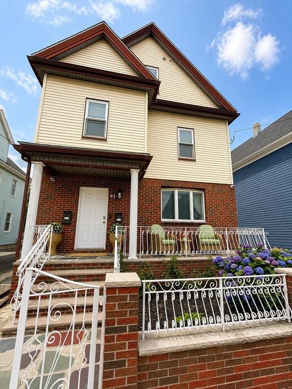 91 Francis St., Everett, Massachusetts, 2 Bedrooms Bedrooms, 5 Rooms Rooms,1 BathroomBathrooms,Residential Lease,For Rent,Francis St.,73553987