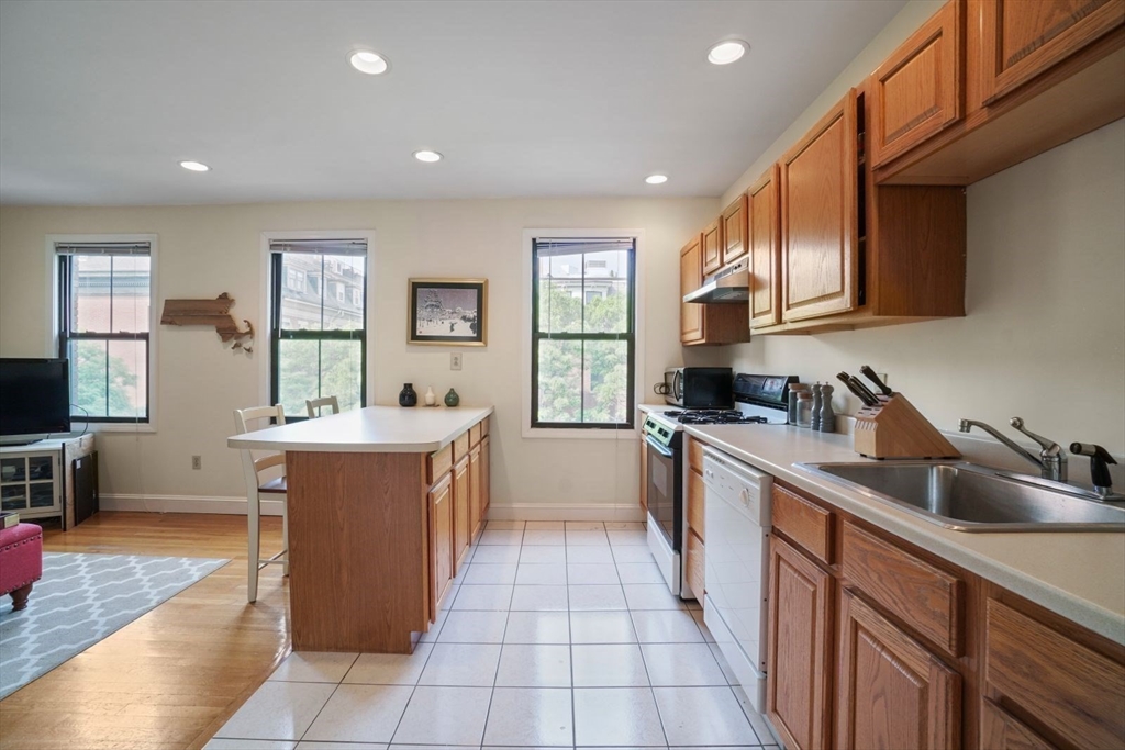 28 Milford, Boston, Massachusetts, 1 Bedroom Bedrooms, 3 Rooms Rooms,1 BathroomBathrooms,Residential Lease,For Rent,Milford,73553994