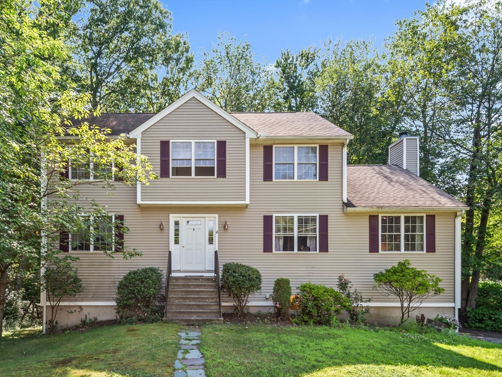 4 Commonwealth Ave, Auburn, Massachusetts, 4 Bedrooms Bedrooms, 9 Rooms Rooms,2.5 BathroomsBathrooms,Residential,For Sale,Commonwealth Ave,73553723