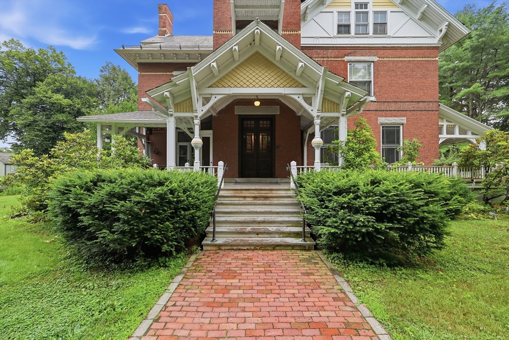 1 Florence St, Northampton, Massachusetts, 2 Bedrooms Bedrooms, 5 Rooms Rooms,1.5 BathroomsBathrooms,Residential,For Sale,Florence St,73545620