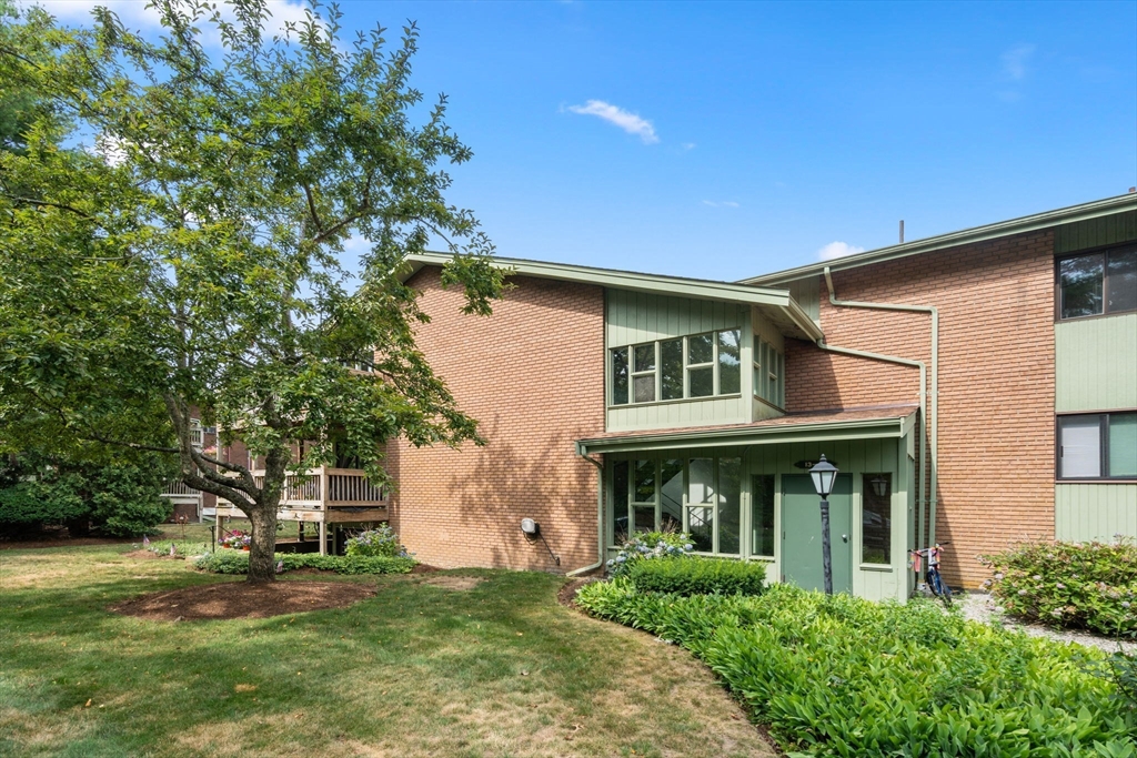 980 Plain St, Marshfield, Massachusetts, 2 Bedrooms Bedrooms, 5 Rooms Rooms,1 BathroomBathrooms,Residential,For Sale,Plain St,73553919