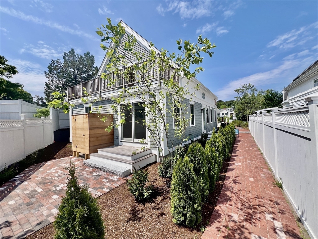 65 Franklin Street, Provincetown, Massachusetts, 2 Bedrooms Bedrooms, 4 Rooms Rooms,2.5 BathroomsBathrooms,Residential,For Sale,Franklin Street,73522892