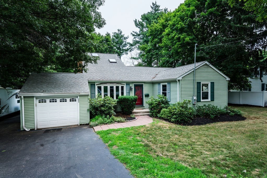 1083 Edgell Rd, Framingham, Massachusetts, 4 Bedrooms Bedrooms, 6 Rooms Rooms,2 BathroomsBathrooms,Residential,For Sale,Edgell Rd,73554046