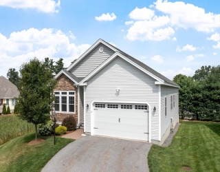 17 Country Club Circle, Methuen, Massachusetts, 3 Bedrooms Bedrooms, 7 Rooms Rooms,2 BathroomsBathrooms,Residential,For Sale,Country Club Circle,73554051