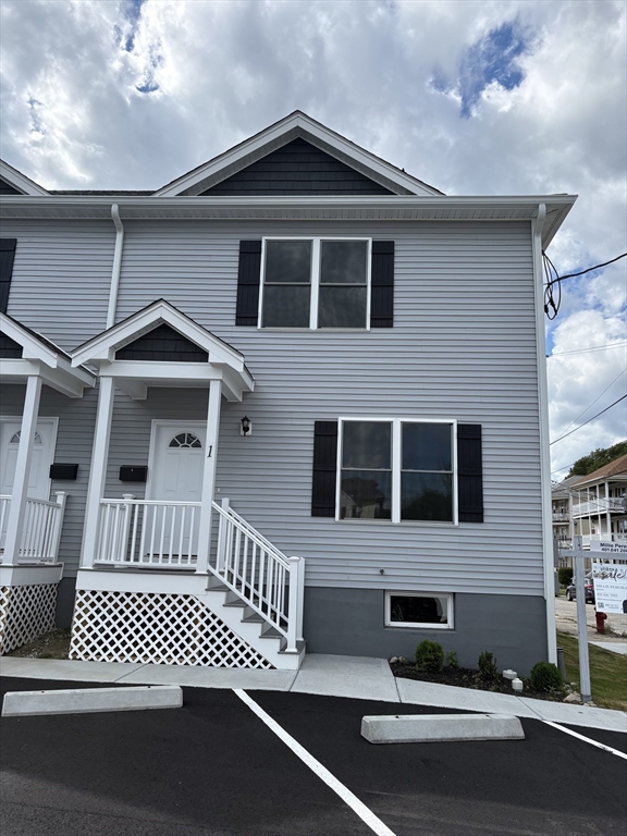 184 Avenue C, Woonsocket, Rhode Island, 3 Bedrooms Bedrooms, 6 Rooms Rooms,2.5 BathroomsBathrooms,Residential,For Sale,Avenue C,73554047
