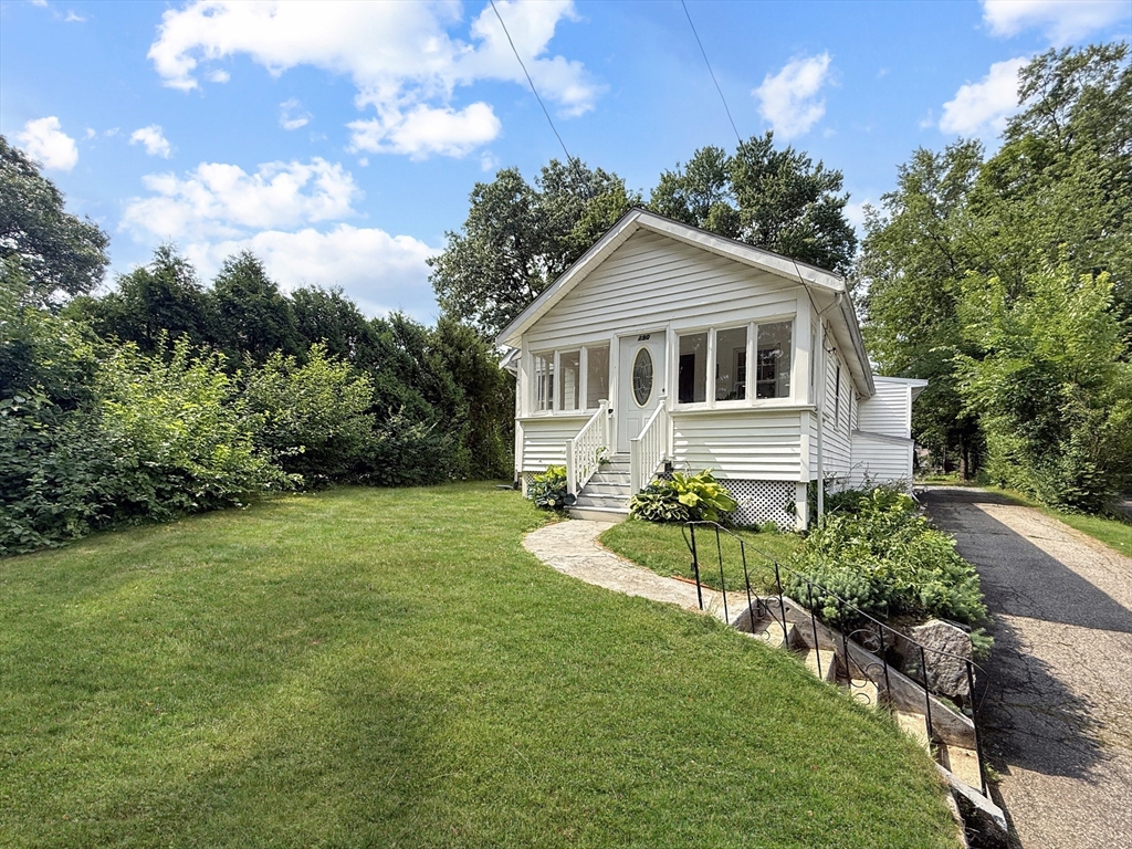 190 W Plain St, Wayland, Massachusetts, 3 Bedrooms Bedrooms, 5 Rooms Rooms,1 BathroomBathrooms,Residential,For Sale,W Plain St,73554059