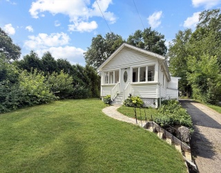 190 W Plain St, Wayland, Massachusetts, 3 Bedrooms Bedrooms, 5 Rooms Rooms,1 BathroomBathrooms,Residential,For Sale,W Plain St,73554059