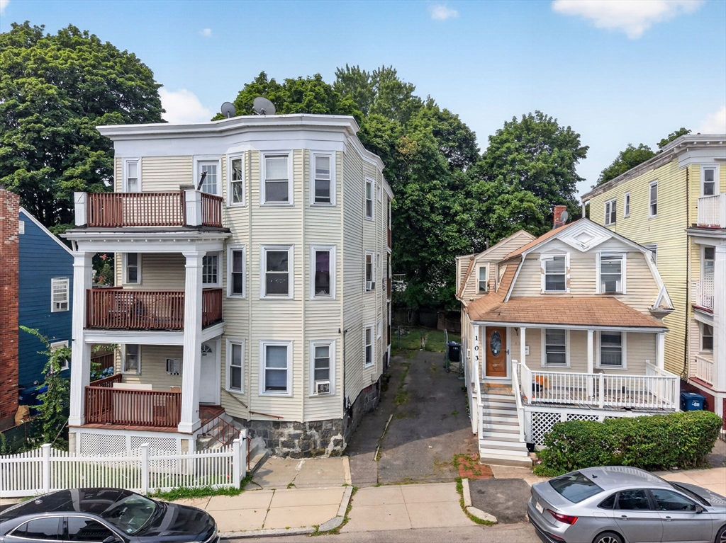 109 Capen St, Boston, Massachusetts, 9 Bedrooms Bedrooms, 15 Rooms Rooms,3 BathroomsBathrooms,Residential Income,For Sale,Capen St,73553914