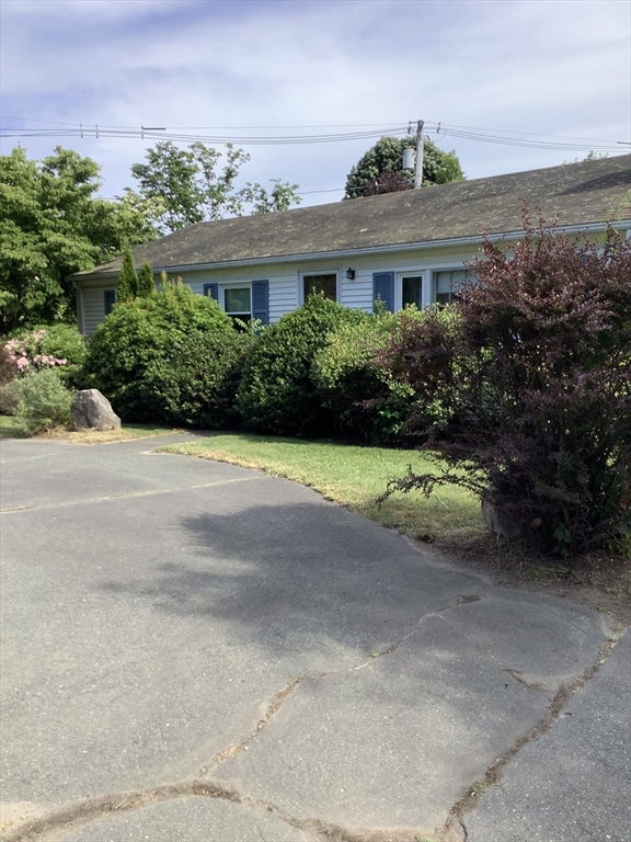 236 Maple Street, Danvers, Massachusetts, 2 Bedrooms Bedrooms, 6 Rooms Rooms,1.5 BathroomsBathrooms,Residential,For Sale,Maple Street,73538095