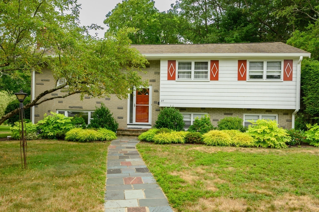 27 Trout Brook Ave, Milton, Massachusetts, 3 Bedrooms Bedrooms, 6 Rooms Rooms,1.5 BathroomsBathrooms,Residential,For Sale,Trout Brook Ave,73554096