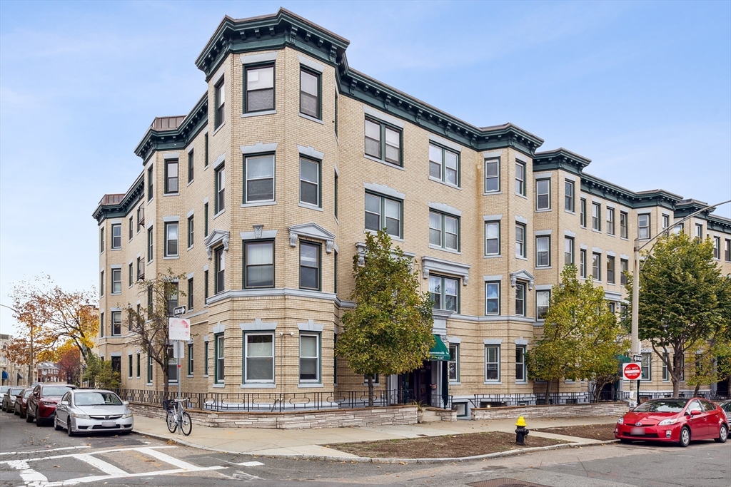 1427 Commonwealth Ave, Boston, Massachusetts, 1 Bedroom Bedrooms, 2 Rooms Rooms,1 BathroomBathrooms,Residential Lease,For Rent,Commonwealth Ave,73554099