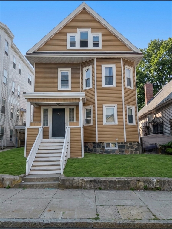 761 Broadway, Everett, Massachusetts, 7 Bedrooms Bedrooms, 14 Rooms Rooms,4 BathroomsBathrooms,Residential Income,For Sale,Broadway,73554053