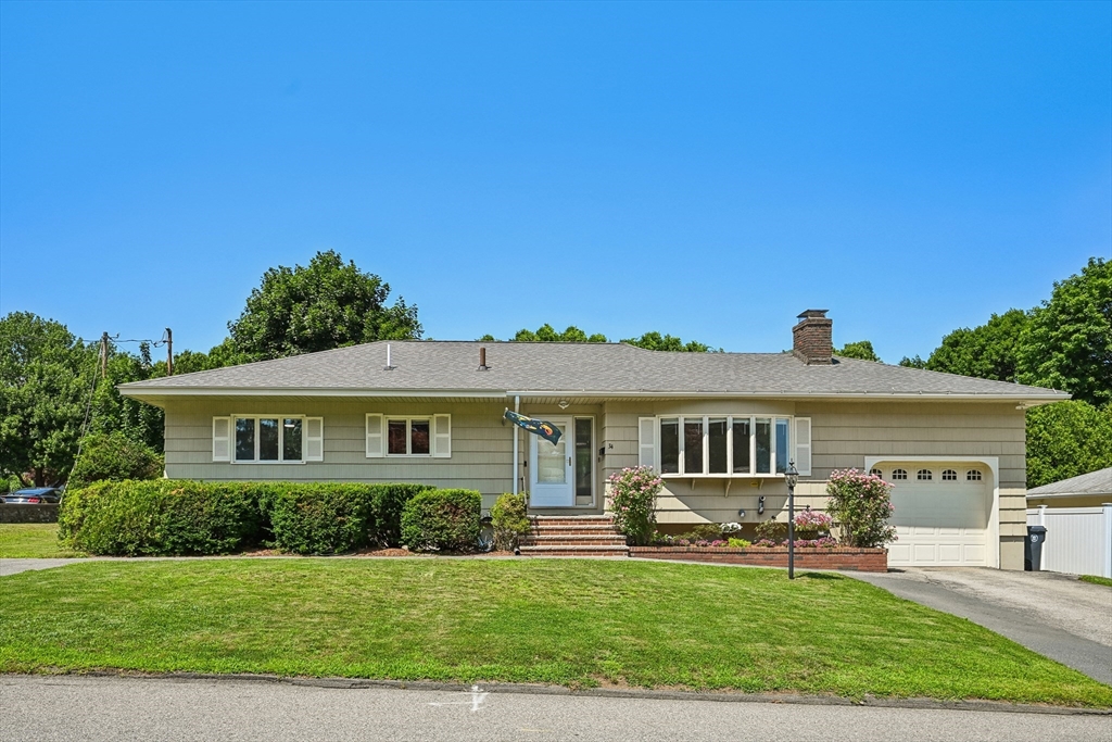 34 Duston Dr, Methuen, Massachusetts, 3 Bedrooms Bedrooms, 5 Rooms Rooms,2 BathroomsBathrooms,Residential,For Sale,Duston Dr,73553741