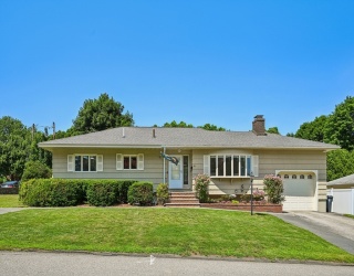 34 Duston Dr, Methuen, Massachusetts, 3 Bedrooms Bedrooms, 5 Rooms Rooms,2 BathroomsBathrooms,Residential,For Sale,Duston Dr,73553741
