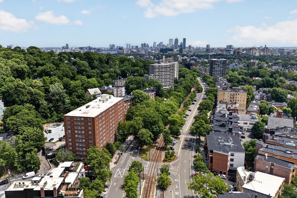 1600 Beacon St, Brookline, Massachusetts, 1 Bedroom Bedrooms, 3 Rooms Rooms,1 BathroomBathrooms,Residential,For Sale,Beacon St,73554120