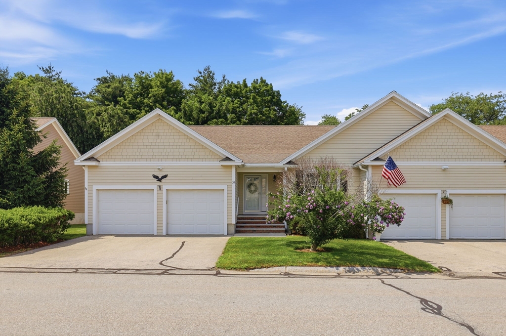 39 Russell Farm Dr, Methuen, Massachusetts, 2 Bedrooms Bedrooms, 4 Rooms Rooms,2.5 BathroomsBathrooms,Residential,For Sale,Russell Farm Dr,73553975