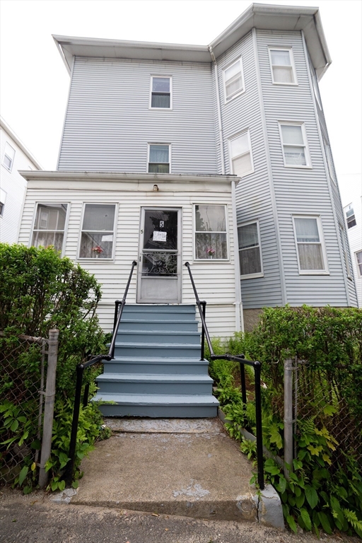5 Suffield St, Worcester, Massachusetts, 9 Bedrooms Bedrooms, 18 Rooms Rooms,3 BathroomsBathrooms,Residential Income,For Sale,Suffield St,73523438