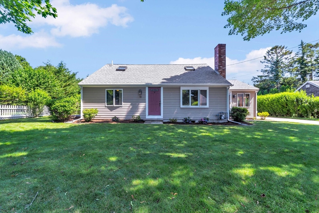 18 Clearview Avenue, Falmouth, Massachusetts, 3 Bedrooms Bedrooms, 6 Rooms Rooms,2.5 BathroomsBathrooms,Residential,For Sale,Clearview Avenue,73554127