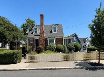 211 Grovers Ave, Winthrop, Massachusetts, 3 Bedrooms Bedrooms, 6 Rooms Rooms,2.5 BathroomsBathrooms,Residential,For Sale,Grovers Ave,73552912