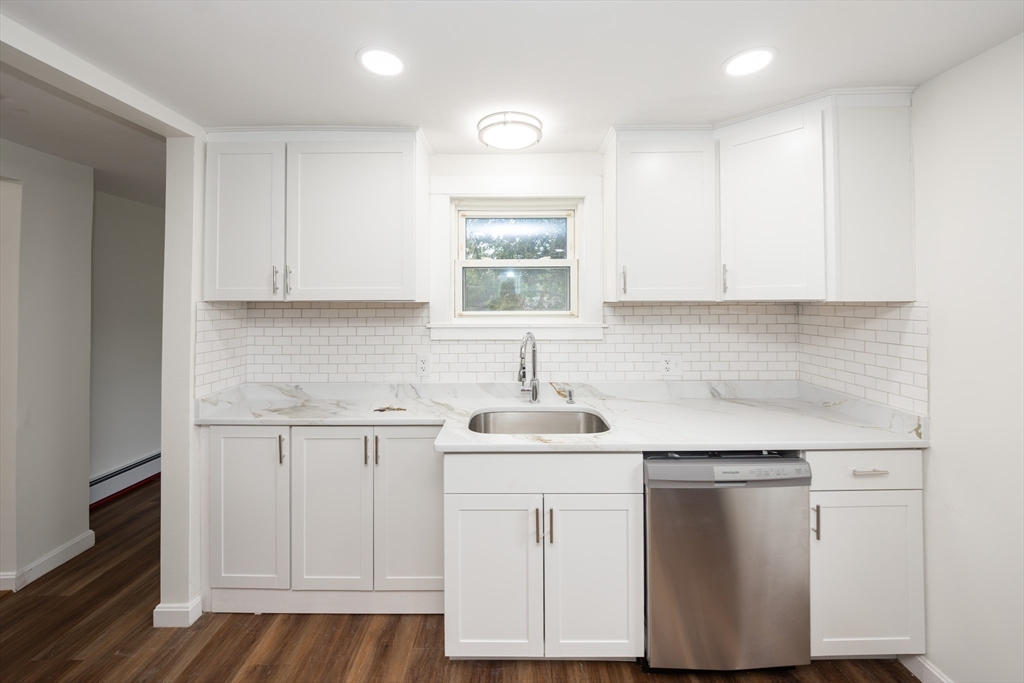 101 Ararat Street, Worcester, Massachusetts, 2 Bedrooms Bedrooms, 4 Rooms Rooms,1 BathroomBathrooms,Residential,For Sale,Ararat Street,73554122