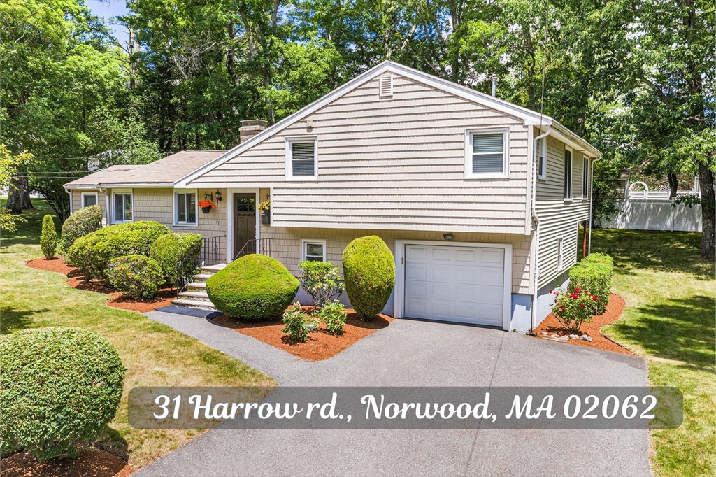 31 Harrow Rd, Norwood, Massachusetts, 4 Bedrooms Bedrooms, 9 Rooms Rooms,3.5 BathroomsBathrooms,Residential,For Sale,Harrow Rd,73536995