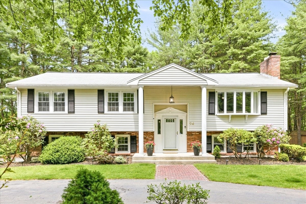 94 High Street, Walpole, Massachusetts, 3 Bedrooms Bedrooms, 9 Rooms Rooms,3 BathroomsBathrooms,Residential,For Sale,High Street,73525922