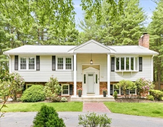 94 High Street, Walpole, Massachusetts, 3 Bedrooms Bedrooms, 9 Rooms Rooms,3 BathroomsBathrooms,Residential,For Sale,High Street,73525922