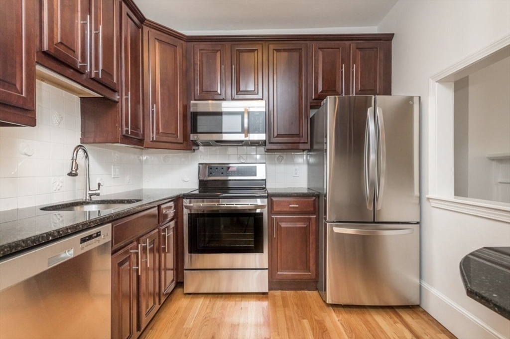 238 Marlborough, Boston, Massachusetts, 2 Bedrooms Bedrooms, 4 Rooms Rooms,1.5 BathroomsBathrooms,Residential Lease,For Rent,Marlborough,73532004