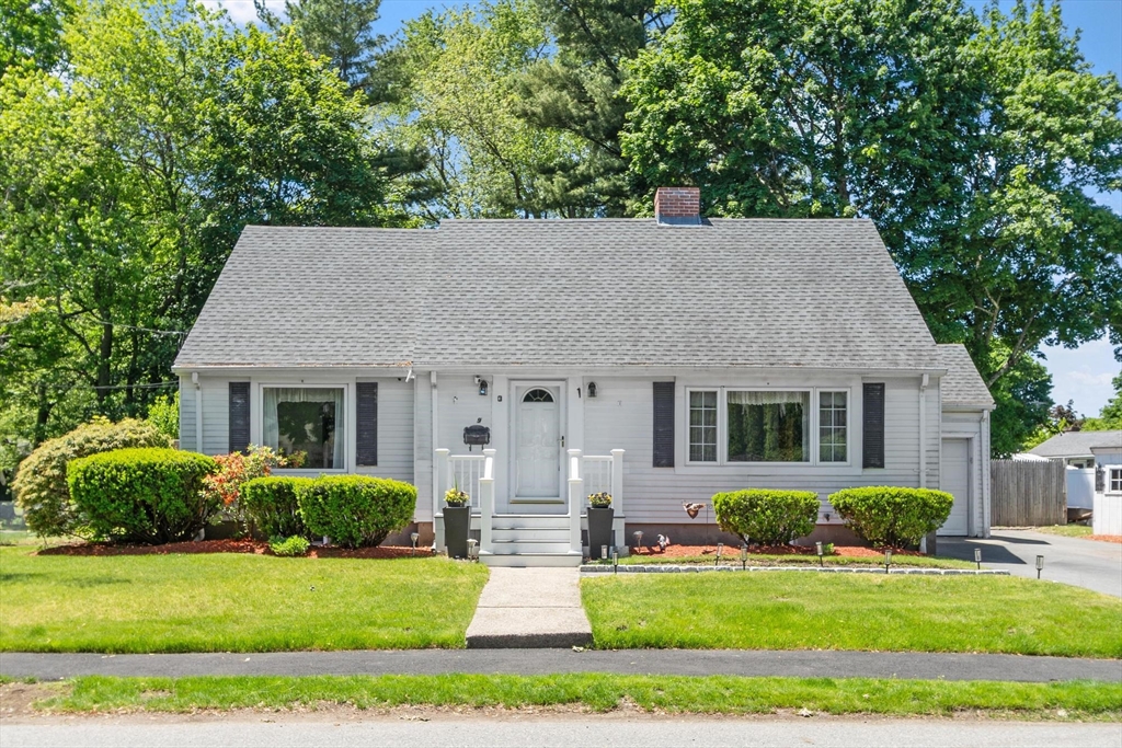 9 Oaklandvale Ave, Saugus, Massachusetts, 3 Bedrooms Bedrooms, 7 Rooms Rooms,1.5 BathroomsBathrooms,Residential,For Sale,Oaklandvale Ave,73533163