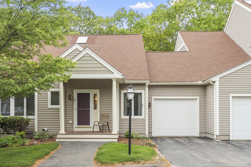 5 Vine Brook Way, Woburn, Massachusetts, 3 Bedrooms Bedrooms, 8 Rooms Rooms,3.5 BathroomsBathrooms,Residential,For Sale,Vine Brook Way,73525144