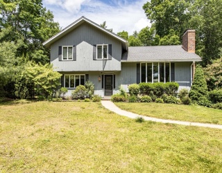 18 Annasnappitt Dr, Plympton, Massachusetts, 3 Bedrooms Bedrooms, 7 Rooms Rooms,2 BathroomsBathrooms,Residential,For Sale,Annasnappitt Dr,73535830