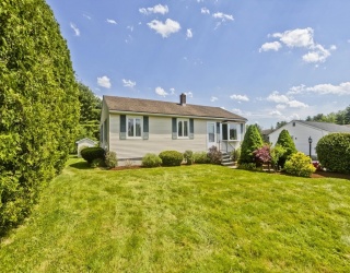 25 Ballard St, Easthampton, Massachusetts, 2 Bedrooms Bedrooms, 5 Rooms Rooms,2 BathroomsBathrooms,Residential,For Sale,Ballard St,73522678