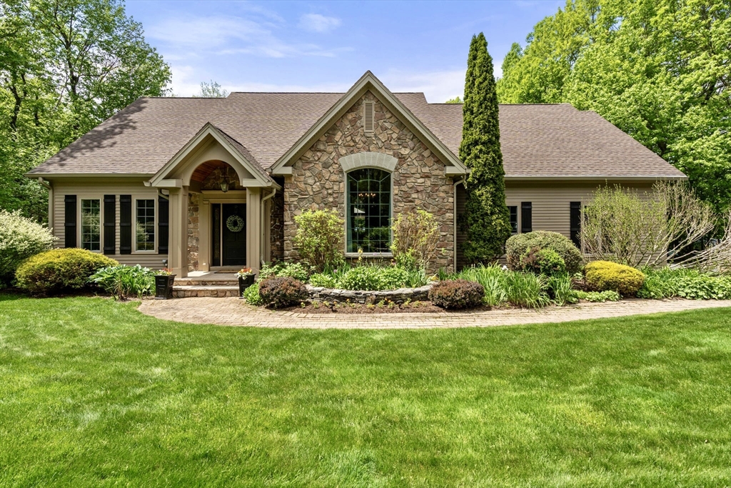 30 Cimarron Ln, Holden, Massachusetts, 4 Bedrooms Bedrooms, 9 Rooms Rooms,3.5 BathroomsBathrooms,Residential,For Sale,Cimarron Ln,73522514