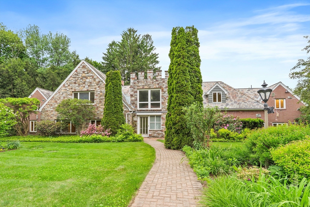 1 Knollwood Dr, Worcester, Massachusetts, 5 Bedrooms Bedrooms, 17 Rooms Rooms,4.5 BathroomsBathrooms,Residential,For Sale,Knollwood Dr,73527905