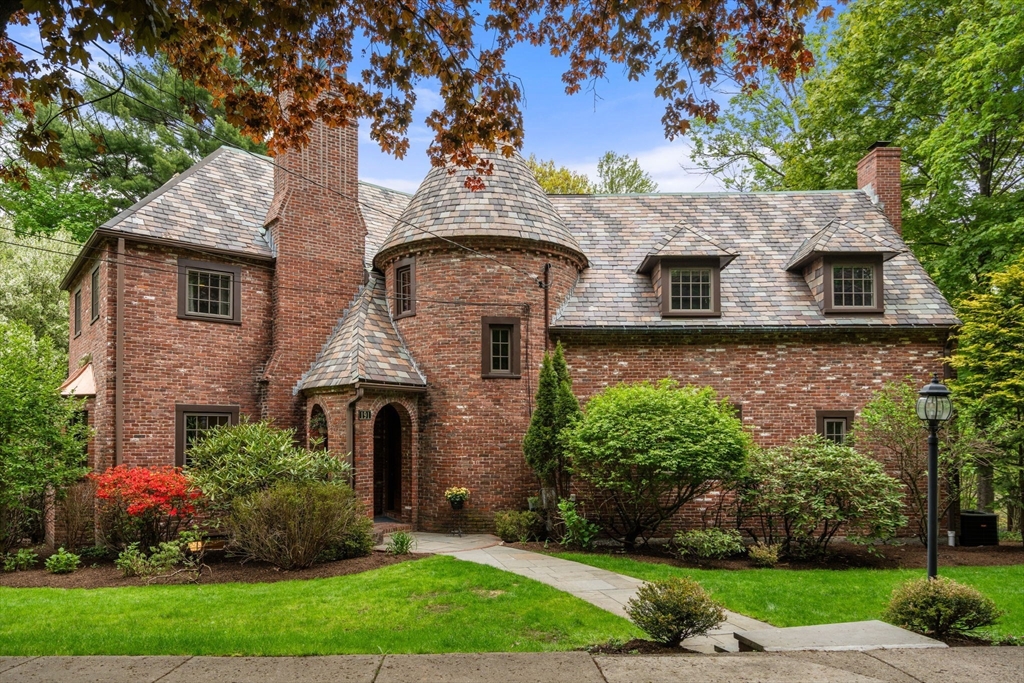 191 Waban Ave, Newton, Massachusetts, 5 Bedrooms Bedrooms, 12 Rooms Rooms,4 BathroomsBathrooms,Residential,For Sale,Waban Ave,73518477