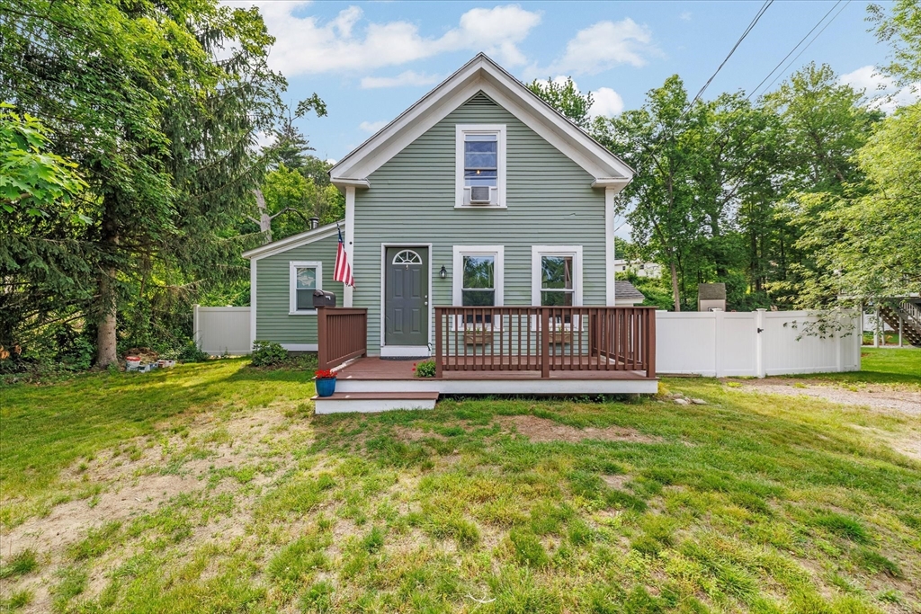 92 Oak Ave, Athol, Massachusetts, 2 Bedrooms Bedrooms, 5 Rooms Rooms,1 BathroomBathrooms,Residential,For Sale,Oak Ave,73535861