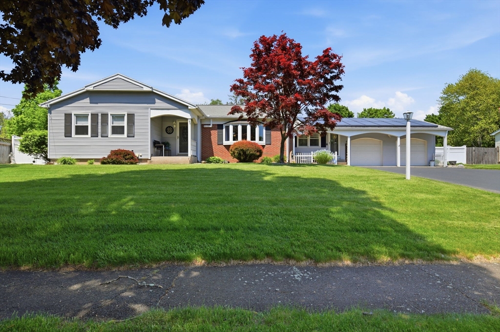 69 Parkview Dr, Agawam, Massachusetts, 3 Bedrooms Bedrooms, 6 Rooms Rooms,2 BathroomsBathrooms,Residential,For Sale,Parkview Dr,73521223