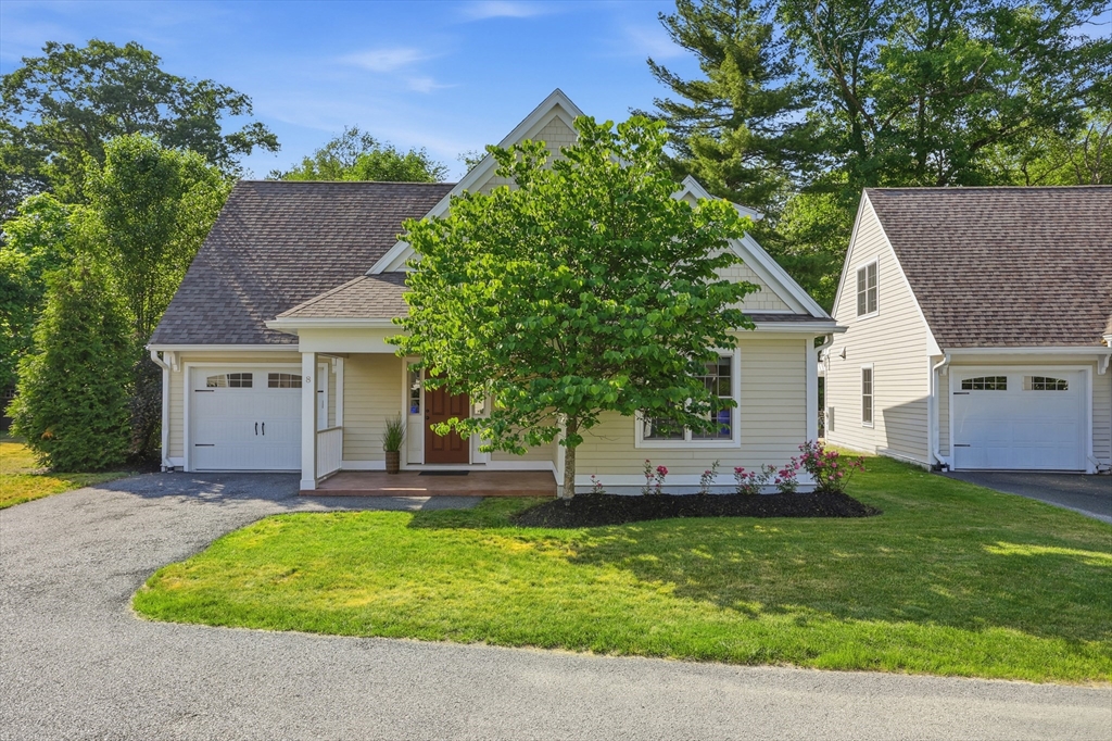 8 Cheevers Path, Bedford, Massachusetts, 3 Bedrooms Bedrooms, 6 Rooms Rooms,2.5 BathroomsBathrooms,Residential,For Sale,Cheevers Path,73537210