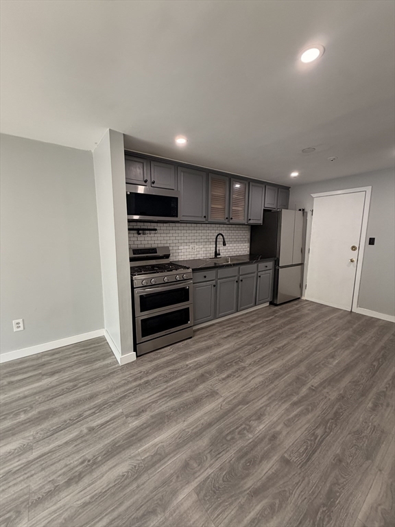 262 E Haverhill St, Lawrence, Massachusetts, 1 Bedroom Bedrooms, 3 Rooms Rooms,1 BathroomBathrooms,Residential Lease,For Rent,E Haverhill St,73554149