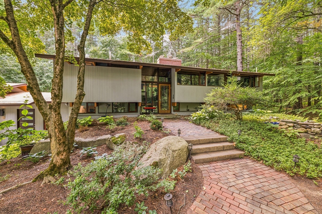 60 Fern Lane, Carlisle, Massachusetts, 4 Bedrooms Bedrooms, 14 Rooms Rooms,2.5 BathroomsBathrooms,Residential Lease,For Rent,Fern Lane,73554146