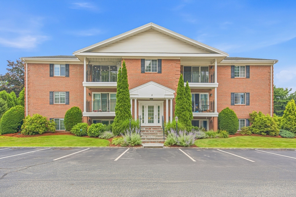 5 April Ln, Lexington, Massachusetts, 1 Bedroom Bedrooms, 4 Rooms Rooms,1 BathroomBathrooms,Residential,For Sale,April Ln,73554187