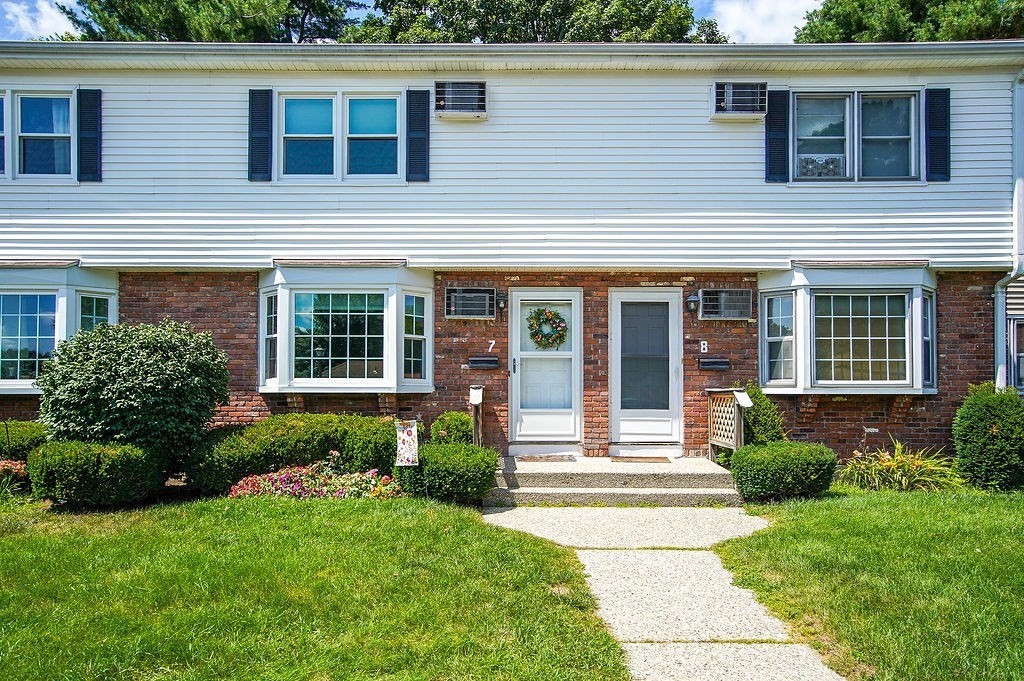 41 South Street, Easthampton, Massachusetts, 2 Bedrooms Bedrooms, 4 Rooms Rooms,1.5 BathroomsBathrooms,Residential,For Sale,South Street,73554201